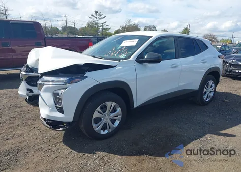 2025 Chevrolet Trax Fwd Ls z USA, uszkodzony, nr VIN KL77LFEP5SC001562